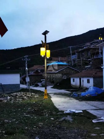 德格县56个摘帽村3000套路灯